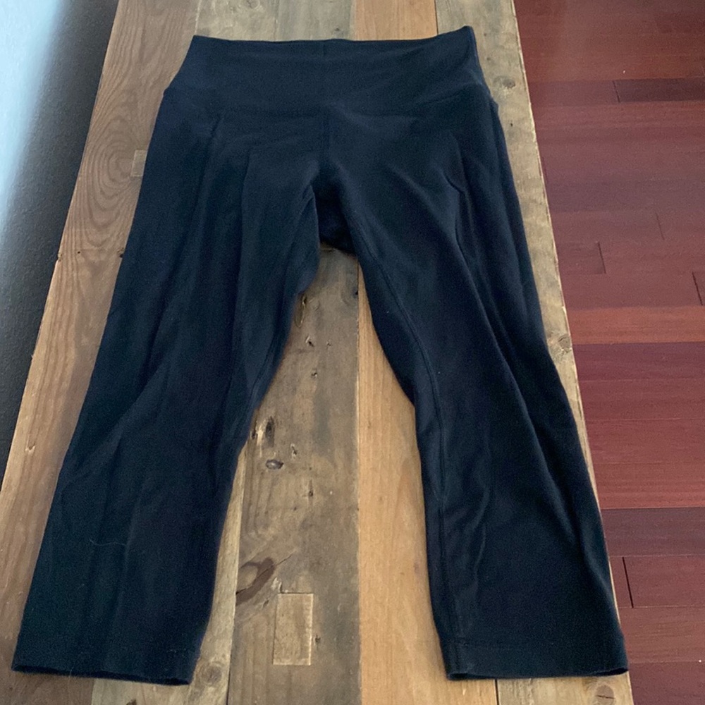Lulu lemon aligns size 6 used. Black 21’ length